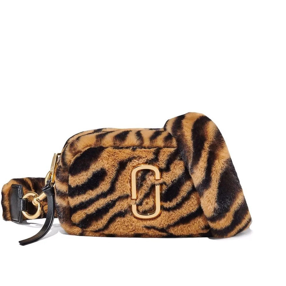 NWT. Marc Jacobs
The Snapshot camera bag. Dust bag not included.